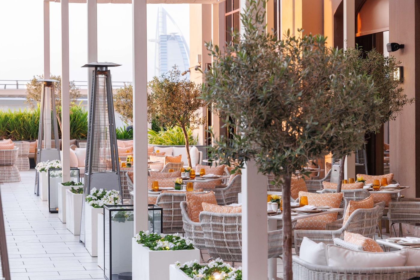 Hotel-Kempinski-Mall-Of-The-Emirate-Restaurant-13