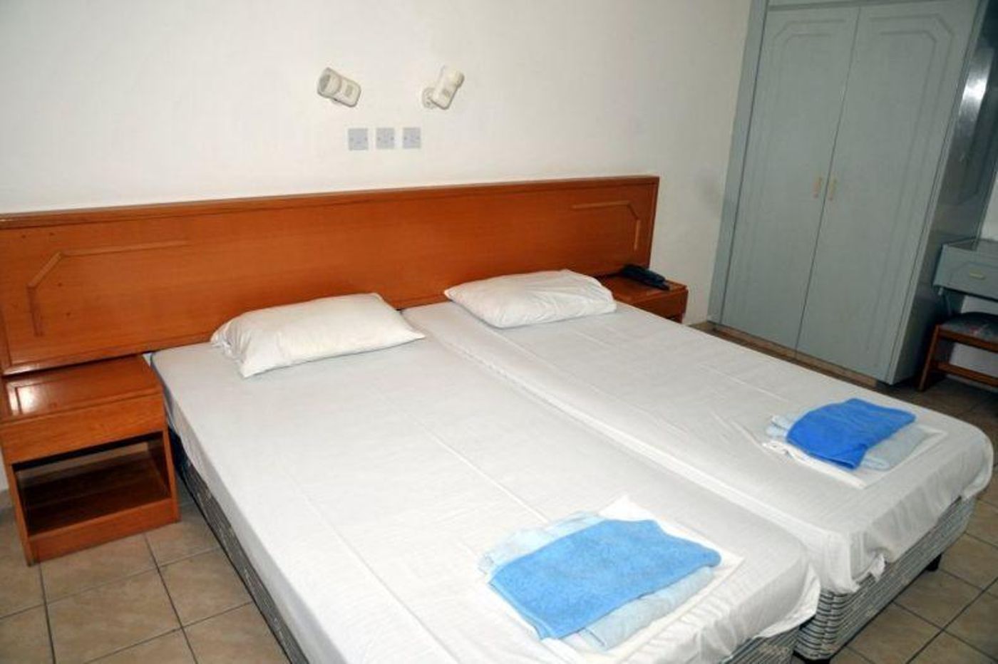 Debbie Xenia Apartments