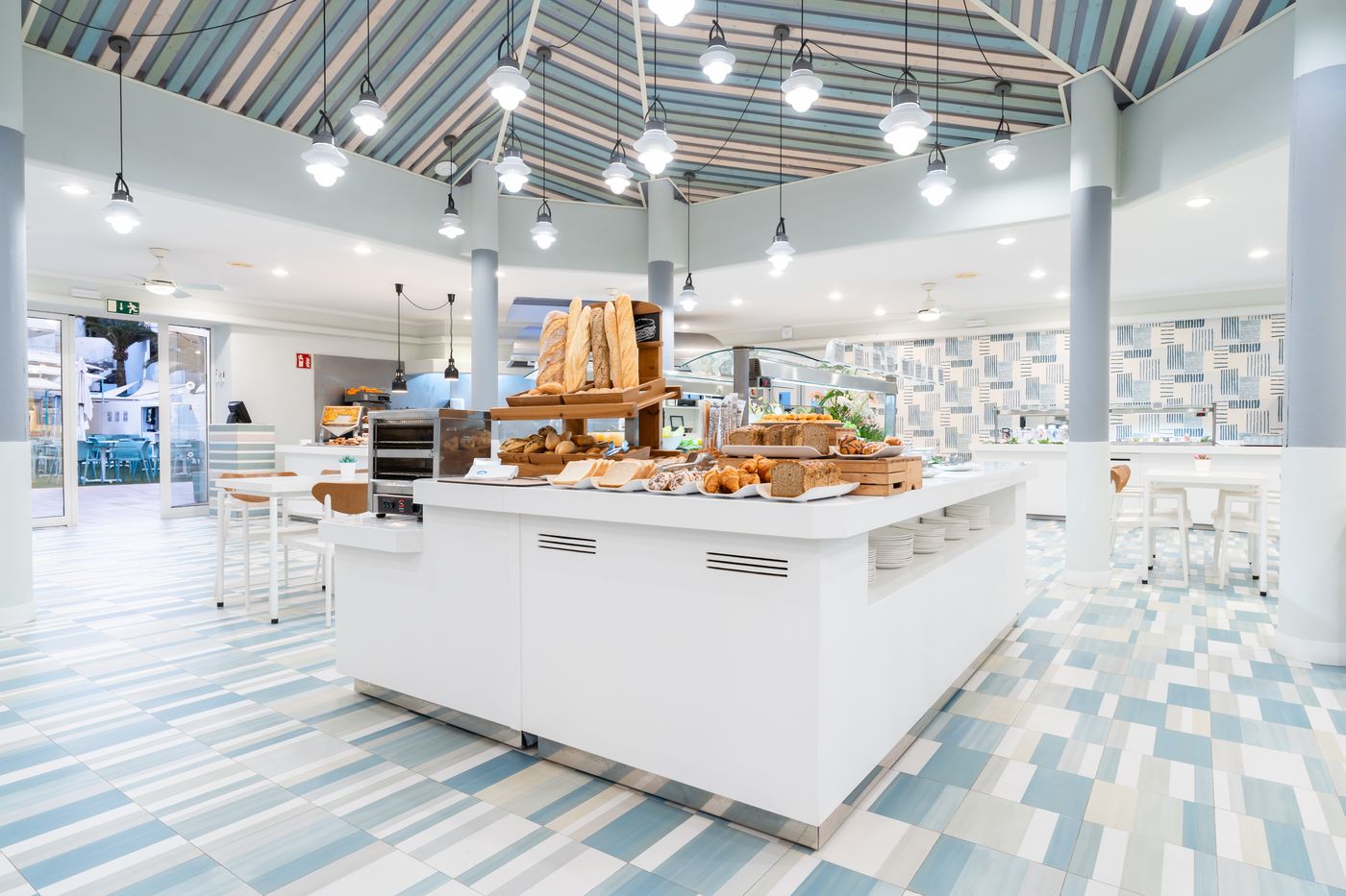 Hovima-La-Pinta-Beachfront-Family-Hotel-Restaurant-49