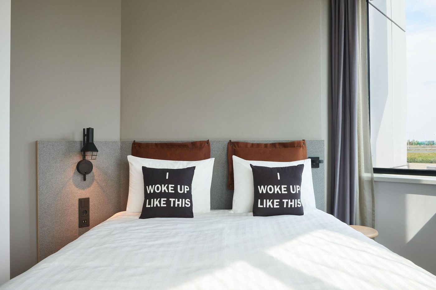 Moxy-Amsterdam-Schiphol-Airport-Room-9