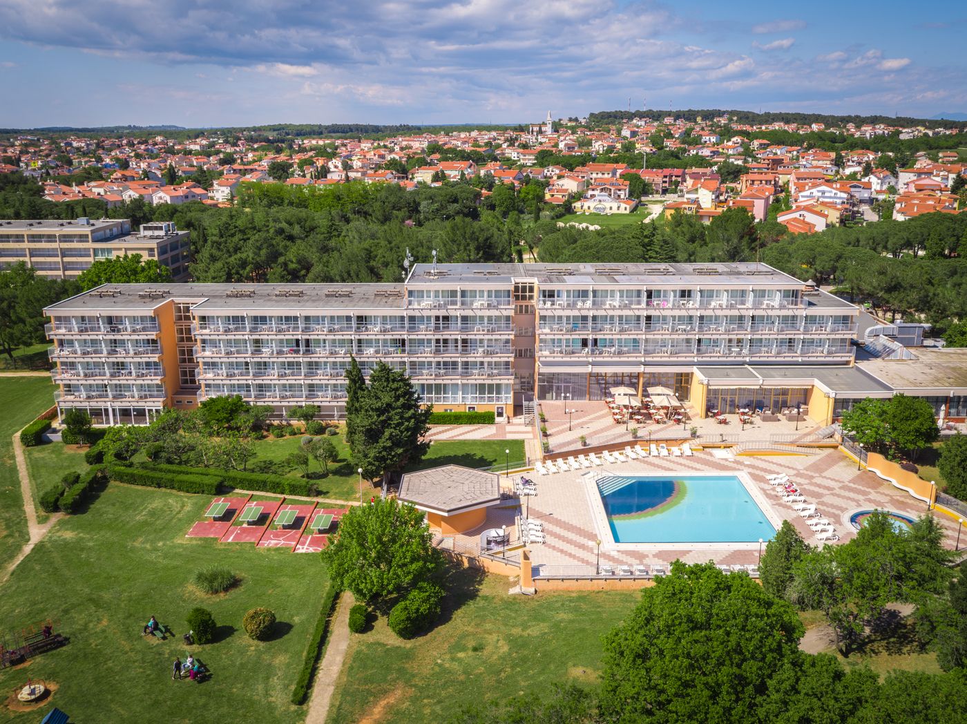 Hotel-Holiday-General-view-10