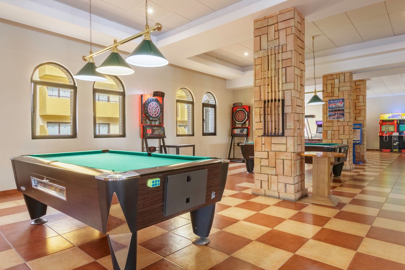 Best-Alcazar-Sports-and-Entertainment-52