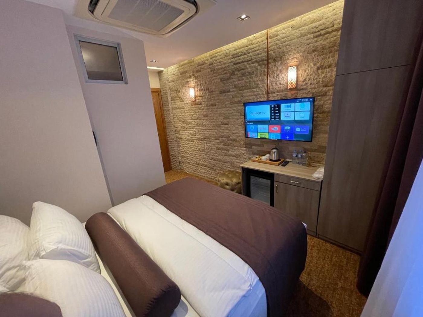 Weingart-Port-Seaside-Hotel-Room-14