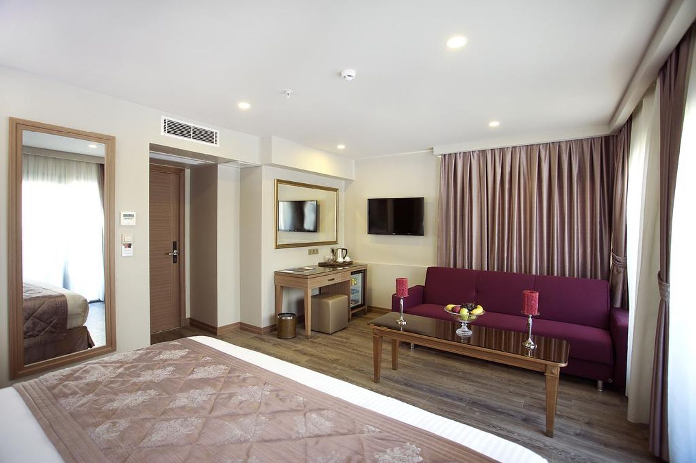 Taximist-Hotel-Room-4