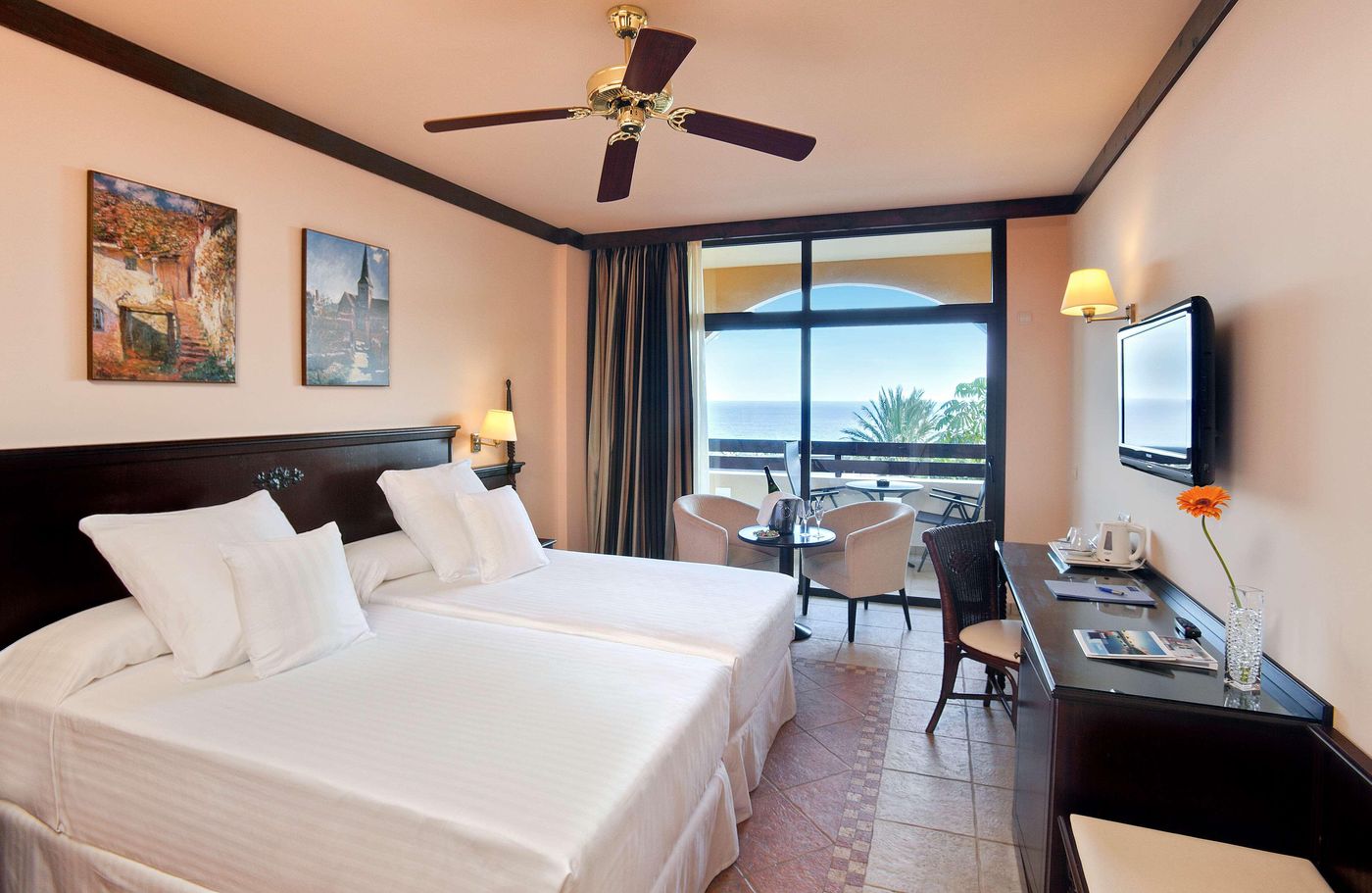 Occidental-Jand----a-Royal-Level-Room-26