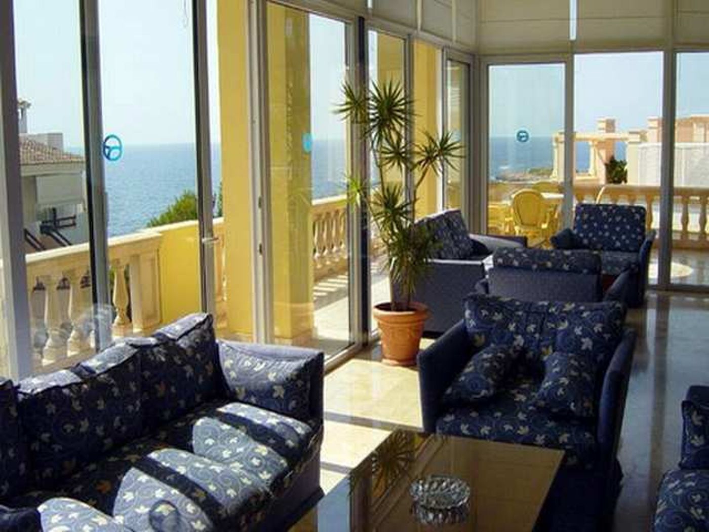 Roc Illetas Bouganvilla Apartments