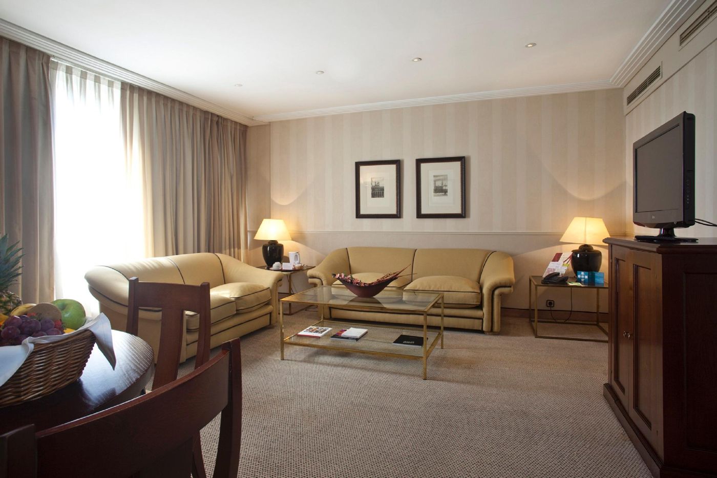 Courtyard-Madrid-Princesa-Room-24