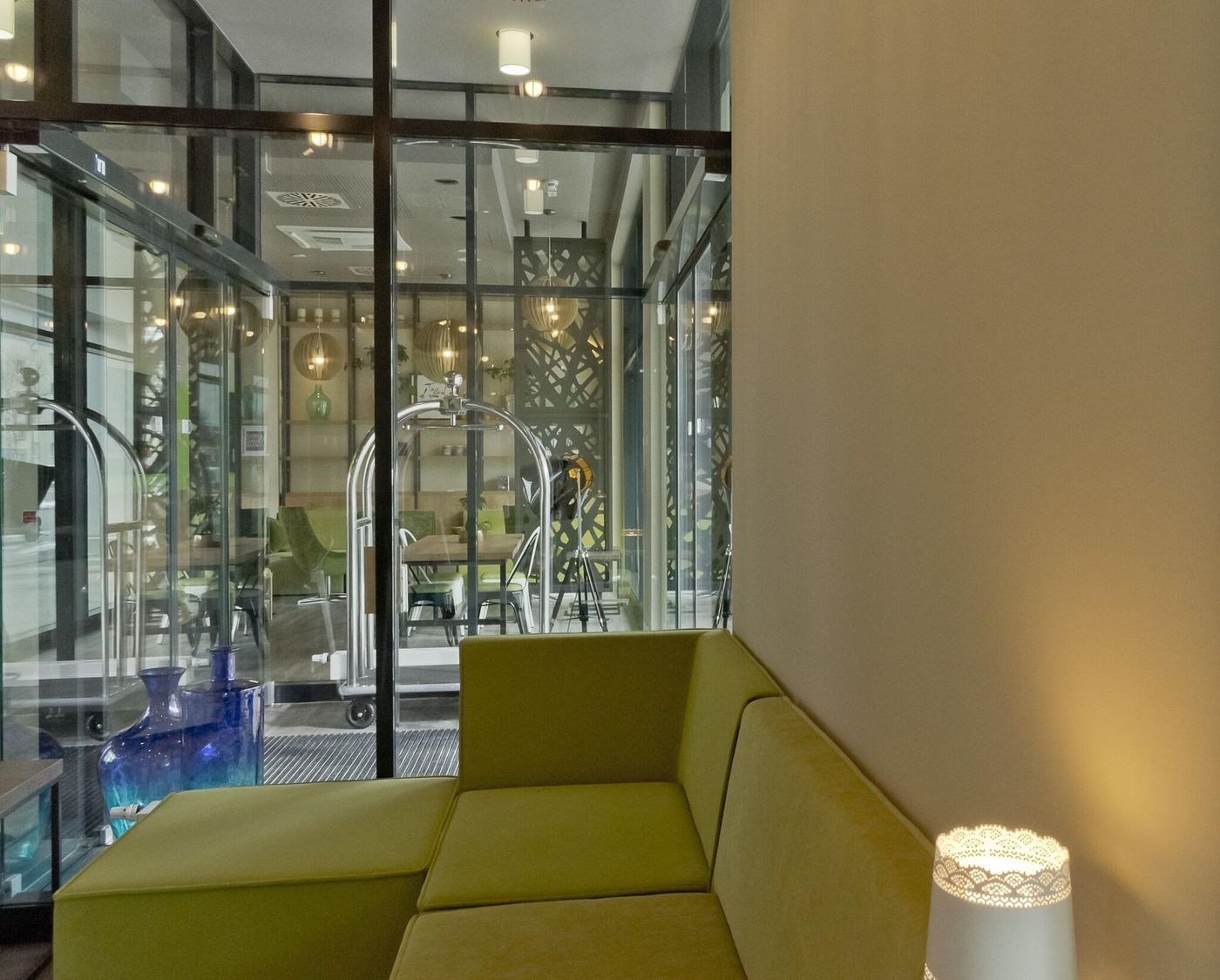 Super-8-Munich-City-West-Lobby-23