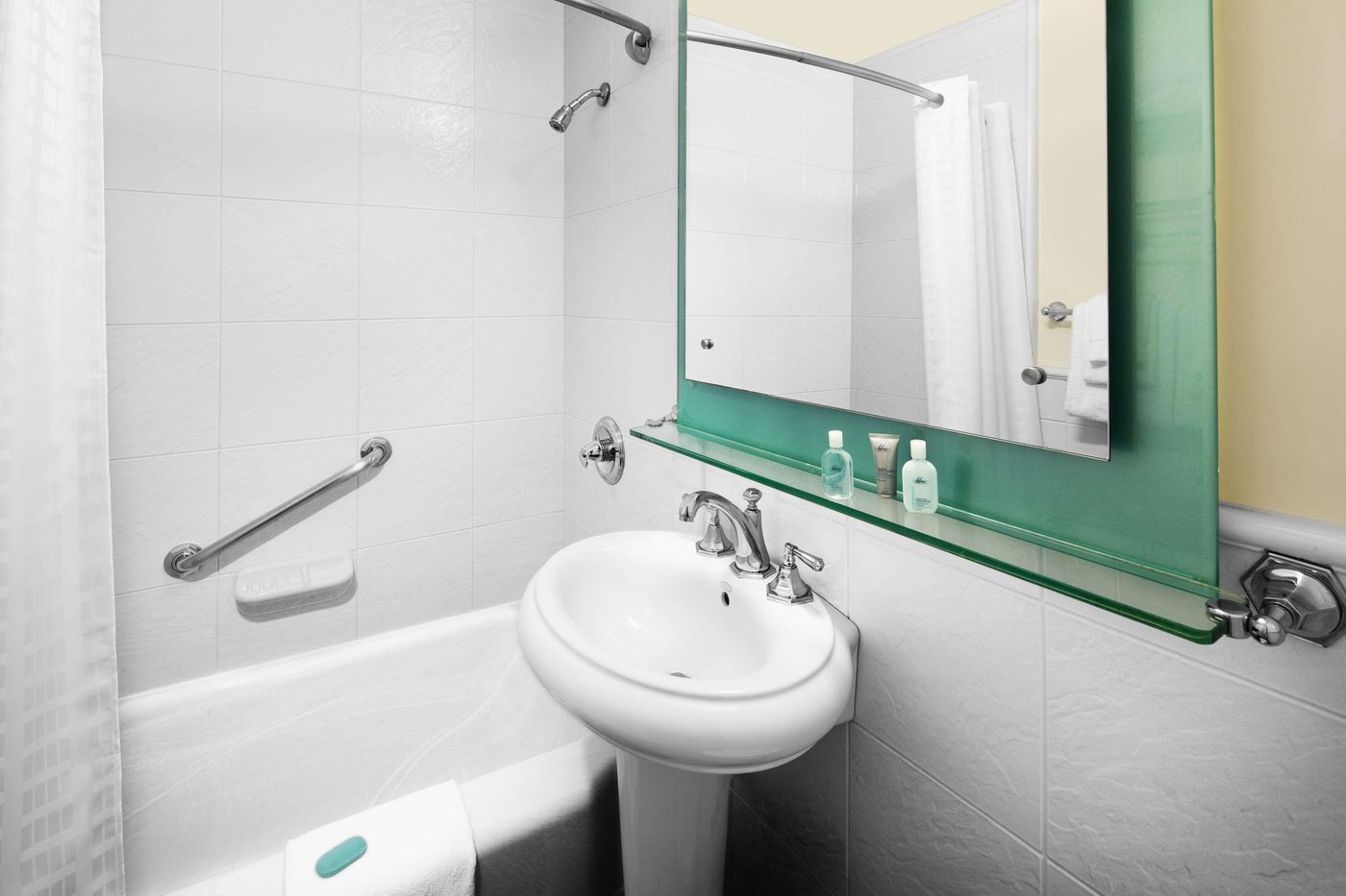 New-Yorker--A-Lotte-Hotel-Room-42