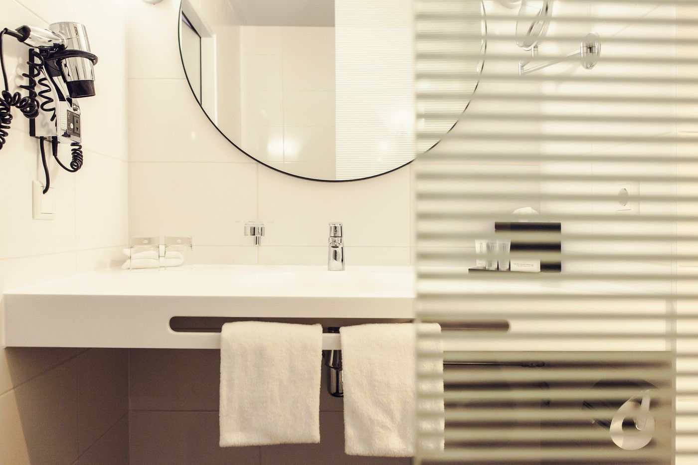 Carlton-Square-Room-32