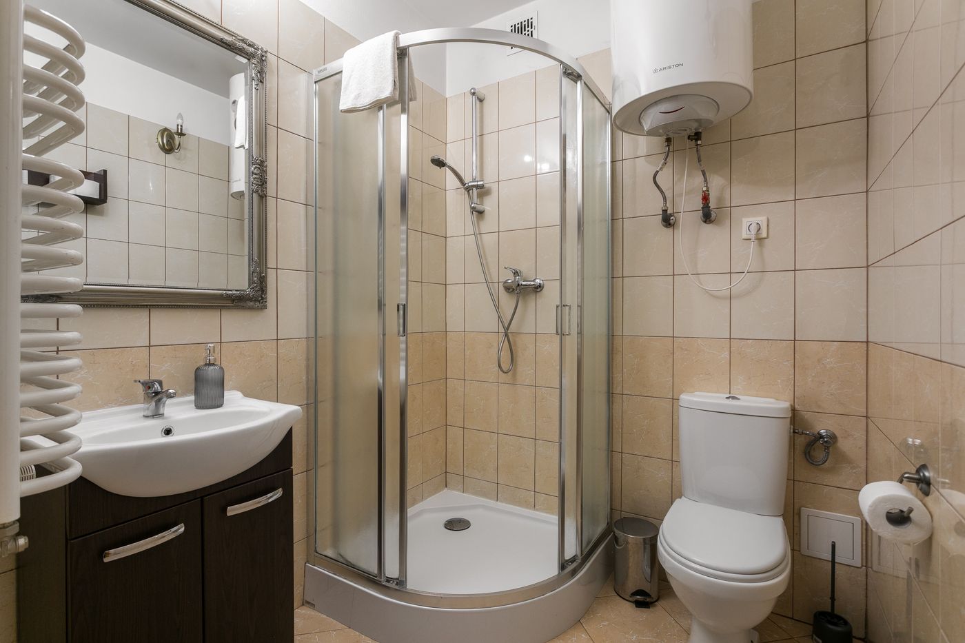 The-Spiski-Palace-Apartments-Room-51