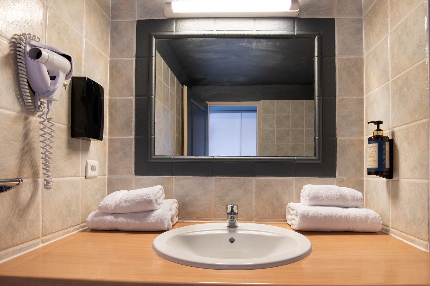 Hotel La Perna-France-PERNES LES FONTAINES-Room-9