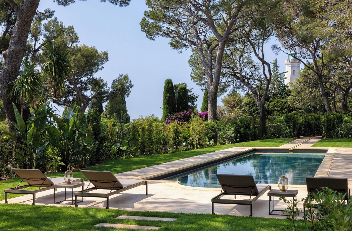 Grand-Hotel-du-Cap-Ferrat--A-Four-Seasons-Hotel-Pool-4