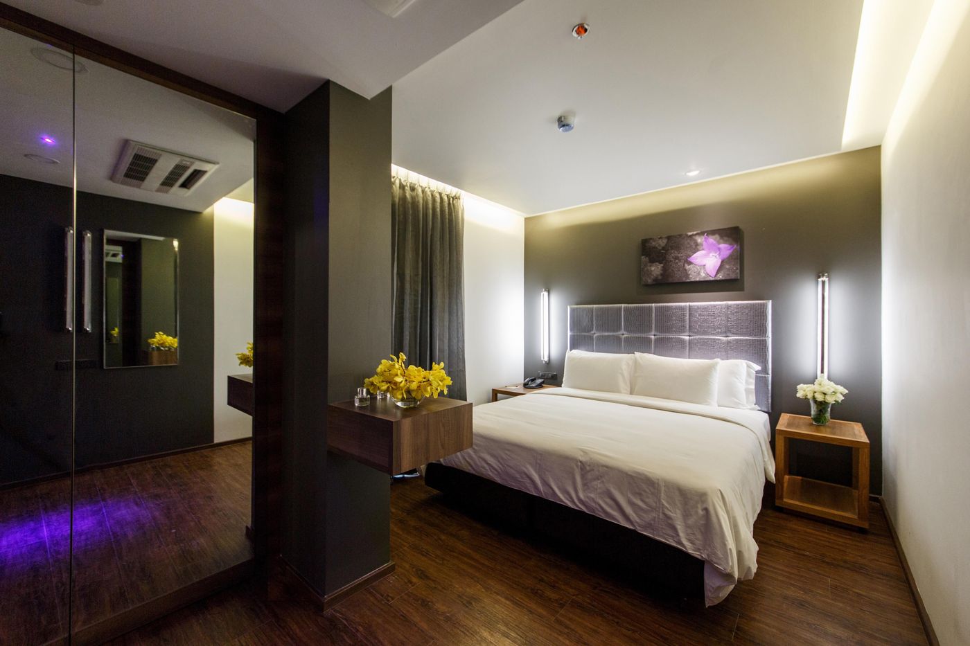 Lit-Bangkok-Hotel-Room-27