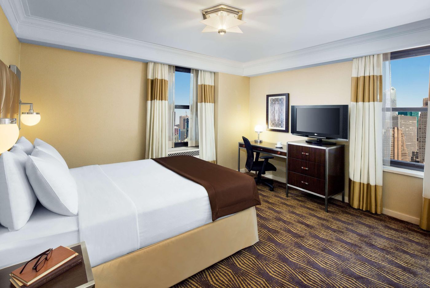 New-Yorker--A-Lotte-Hotel-Room-19