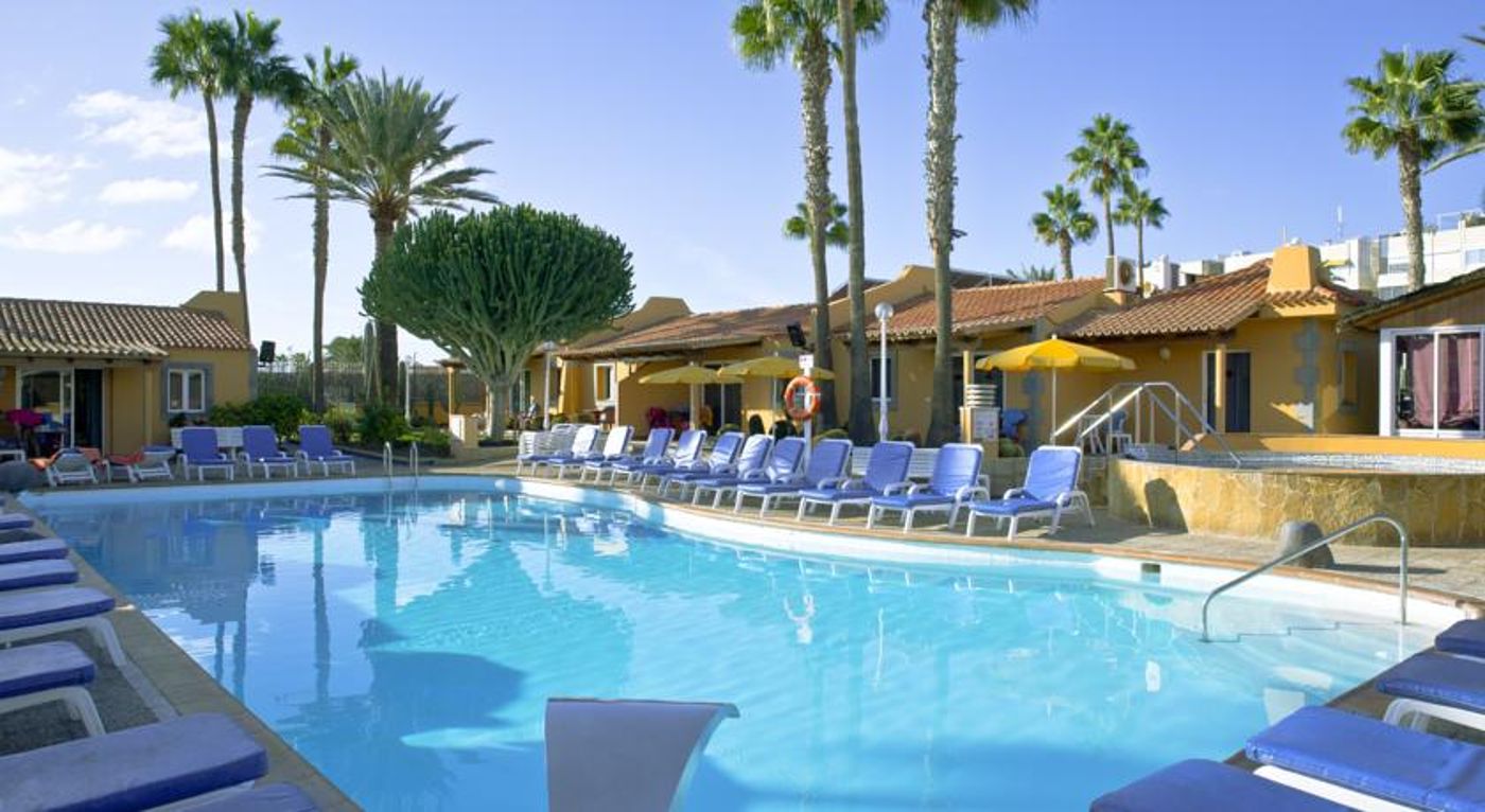 Los Almendros (gay, lesbian & friends)