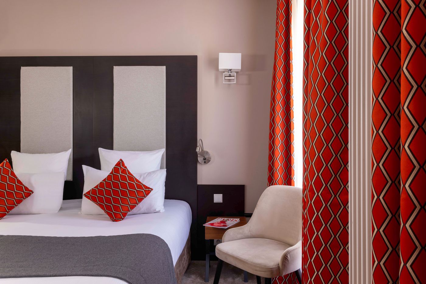 Hotel-Elysees-Bassano-Room-22