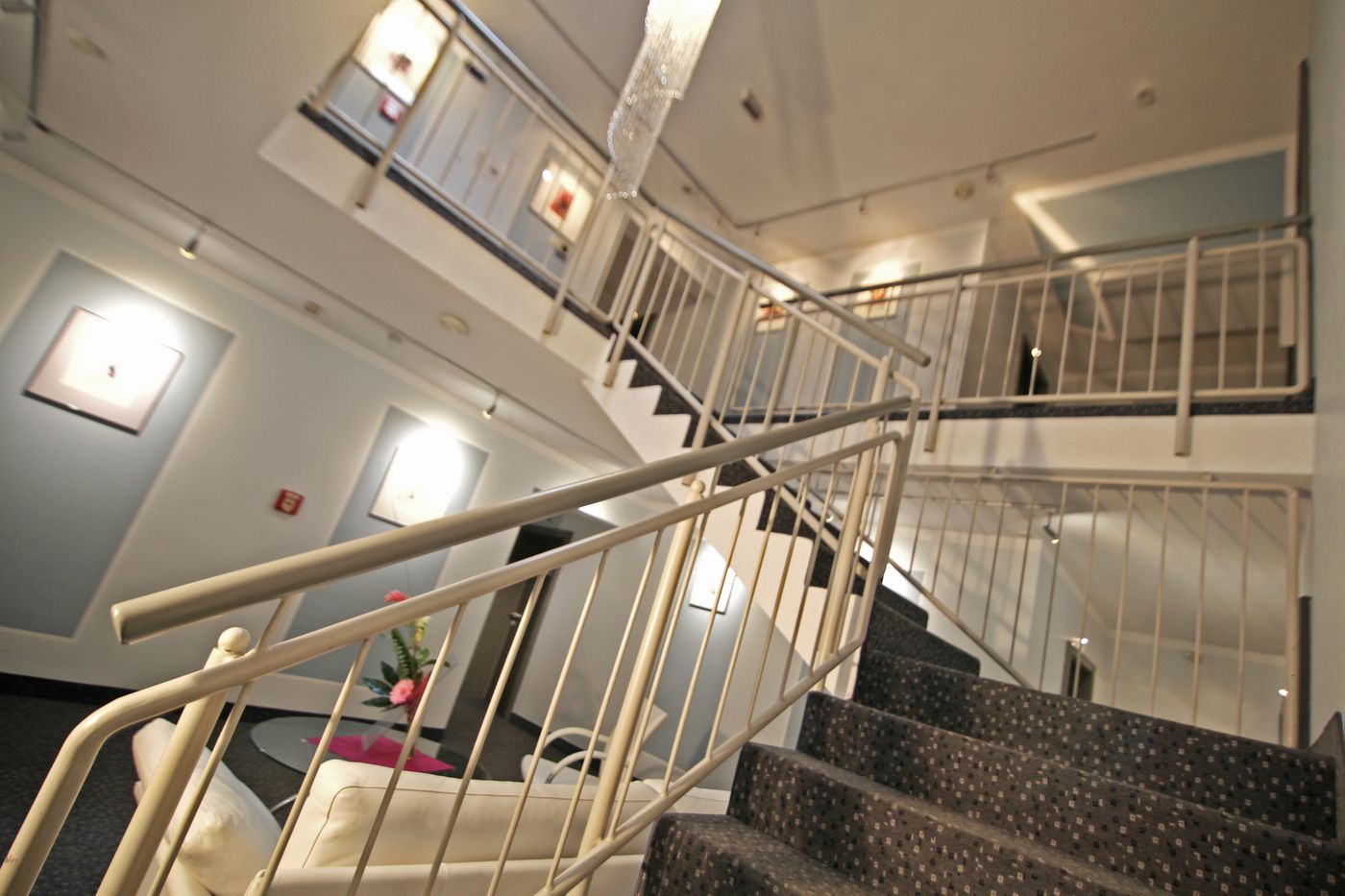 Art-Hotel Erlangen-Germany-Erlangen-Lobby-8