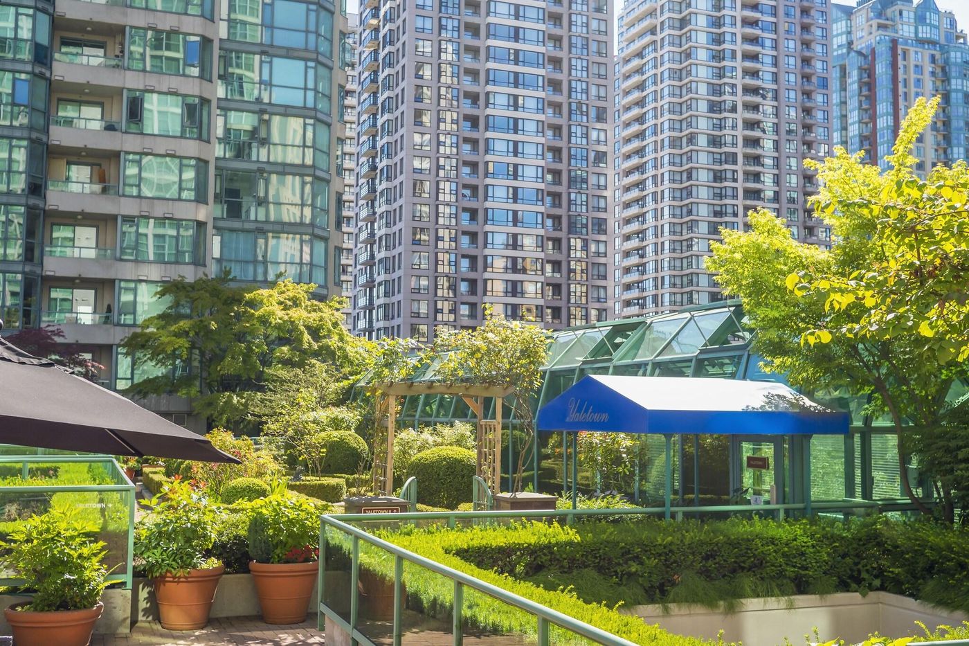 Rosedale-On-Robson-Suites-Hotel-General-view-54