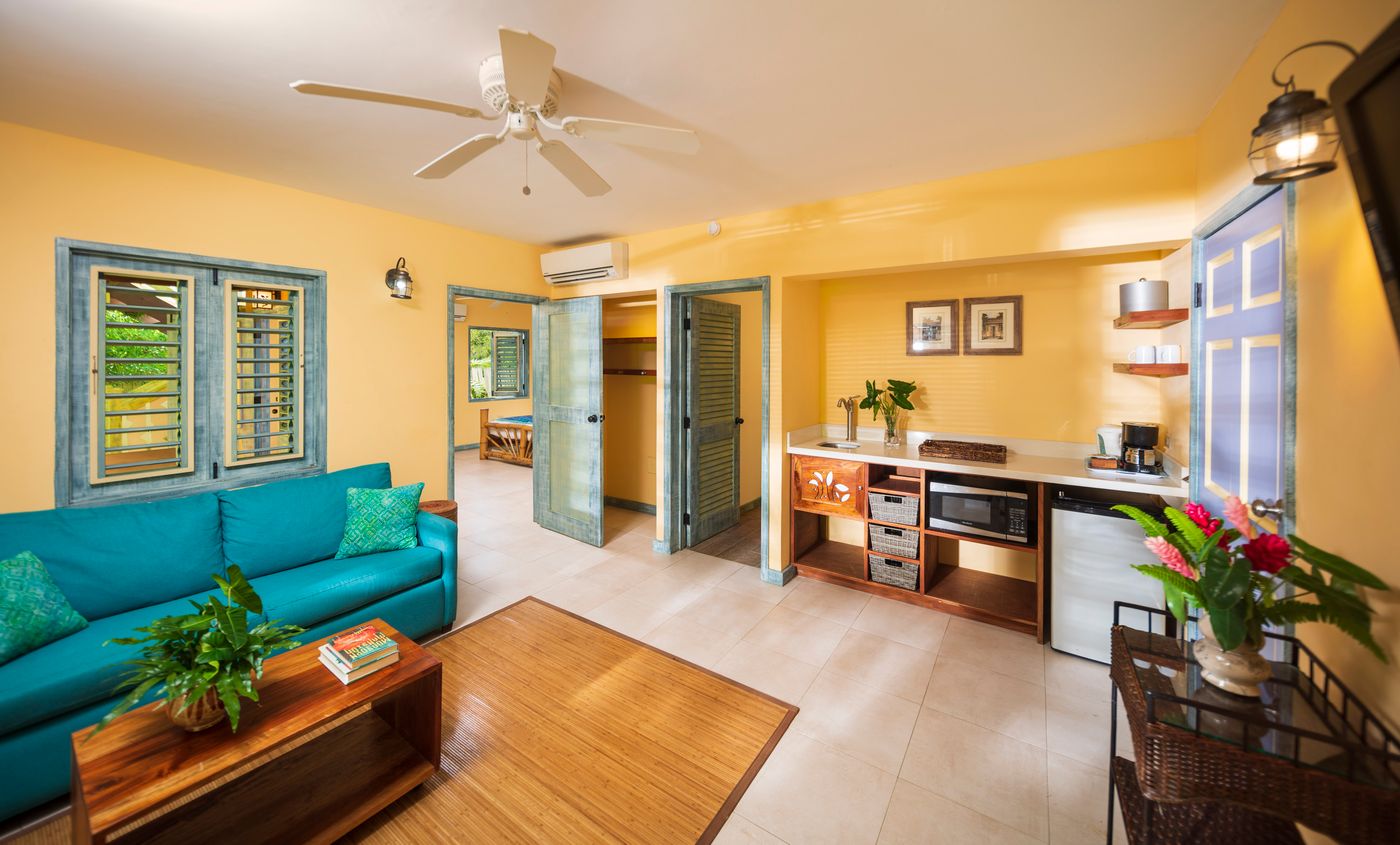 Country-Country-Hotel-Room-23