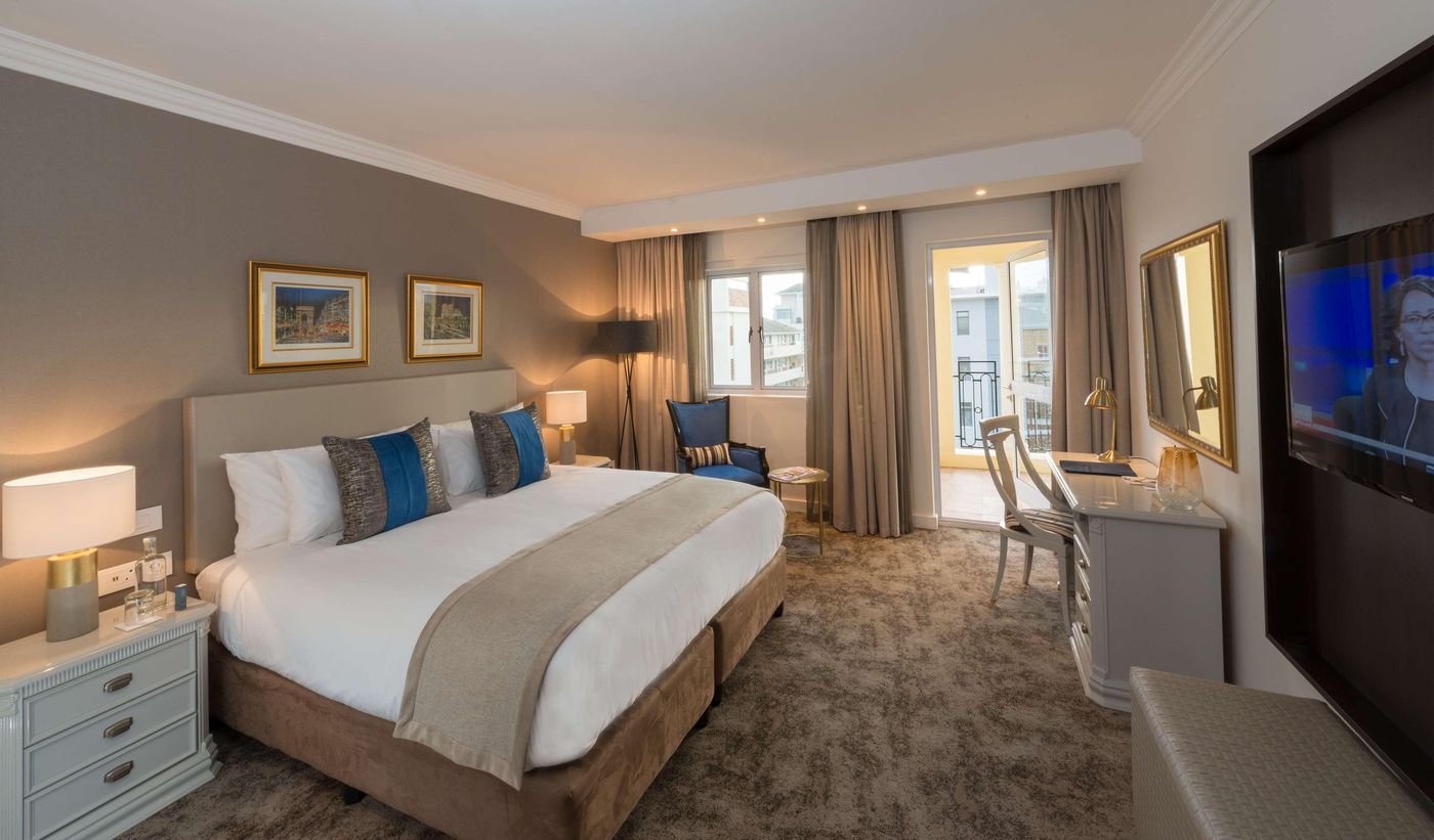 Radisson-Blu-Le-Vendome-Room-9