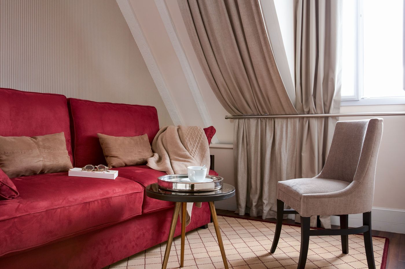 Serotel-Lutece-Room-18