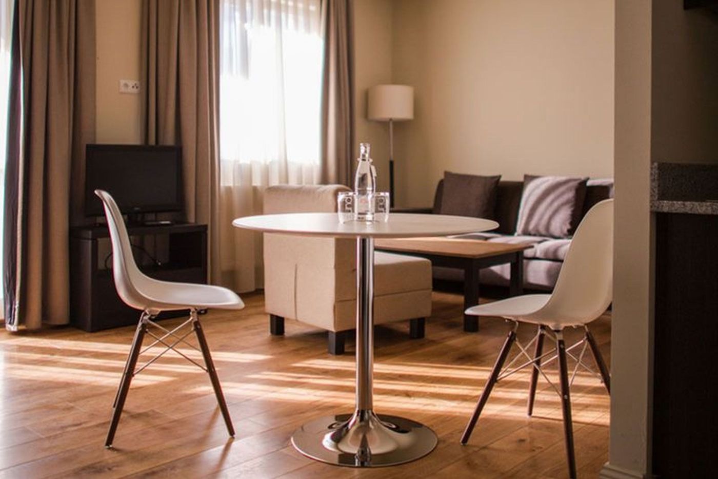 Mondrian-Suites-Hotel-Berlin-Checkpoint-Charlie-Room-15