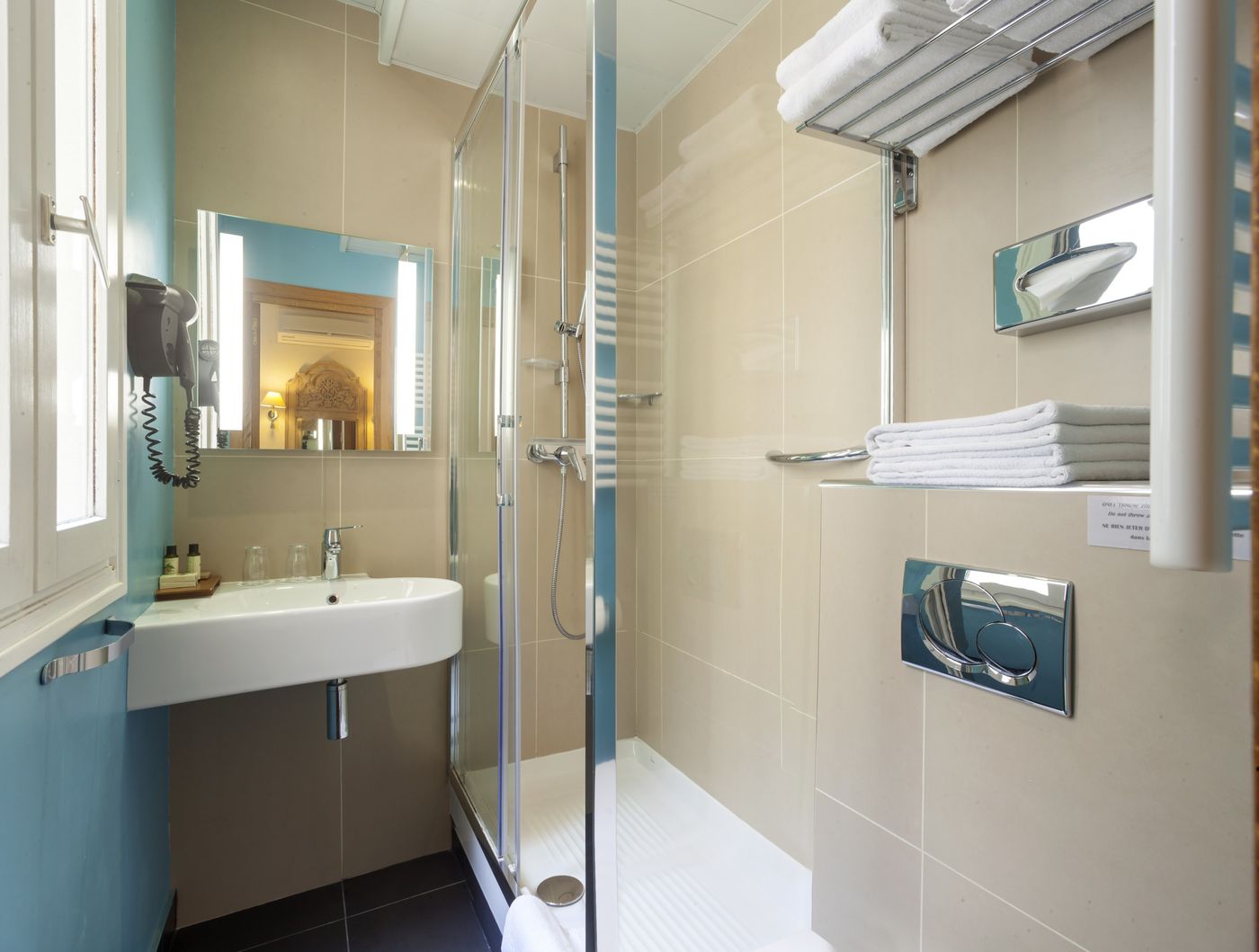 Hotel-de-Fleurie-Room-17