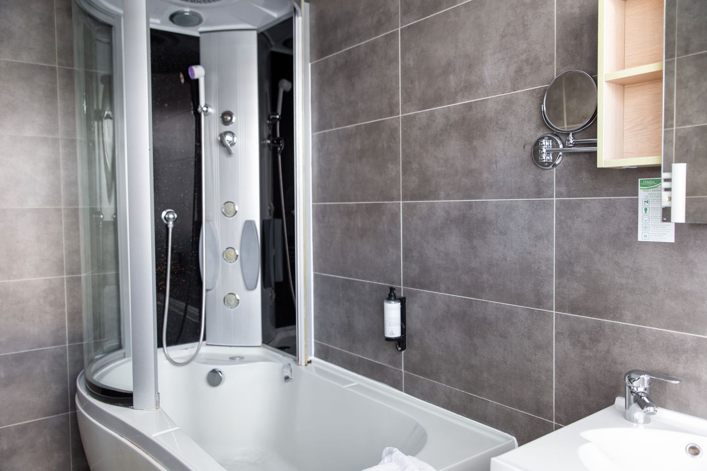 Zenitude Hôtel Ferney-Voltaire-France-FERNEY-VOLTAIRE-Room-10