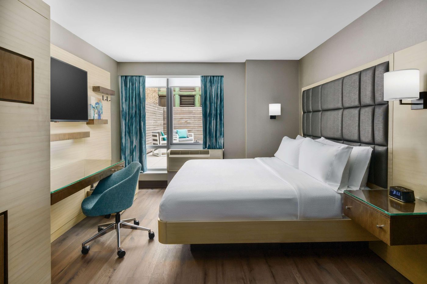 Hilton-Garden-Inn-New-York-Times-Square-North-Room-29