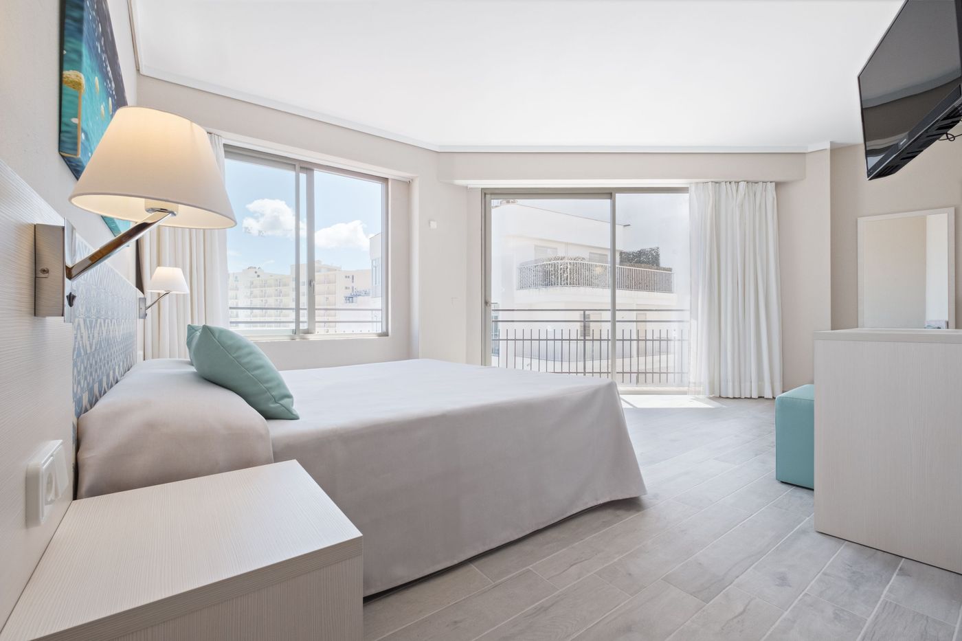 Azuline Hotel Llevant