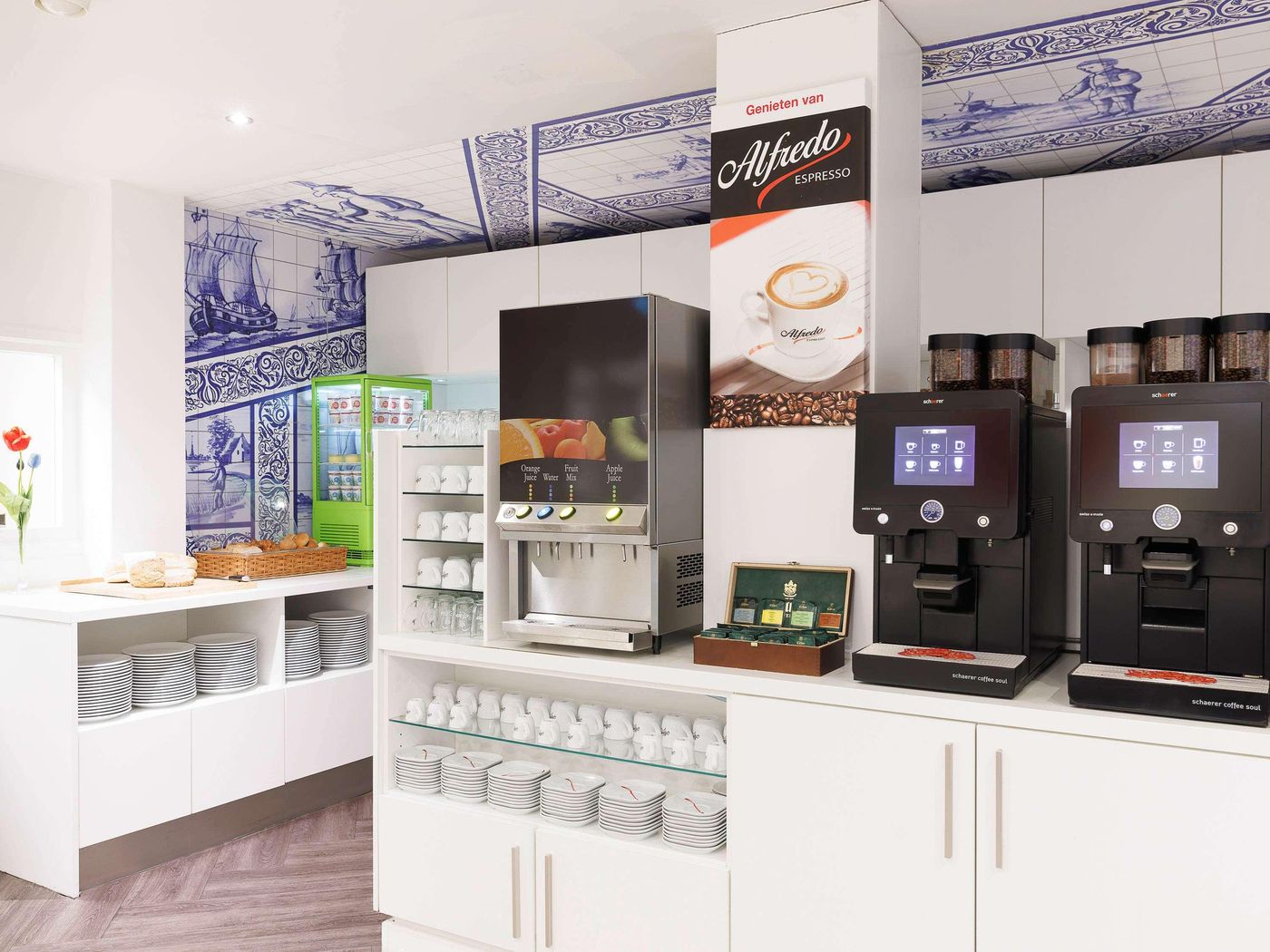 ibis-Styles-Amsterdam-Central-Station-Restaurant-23