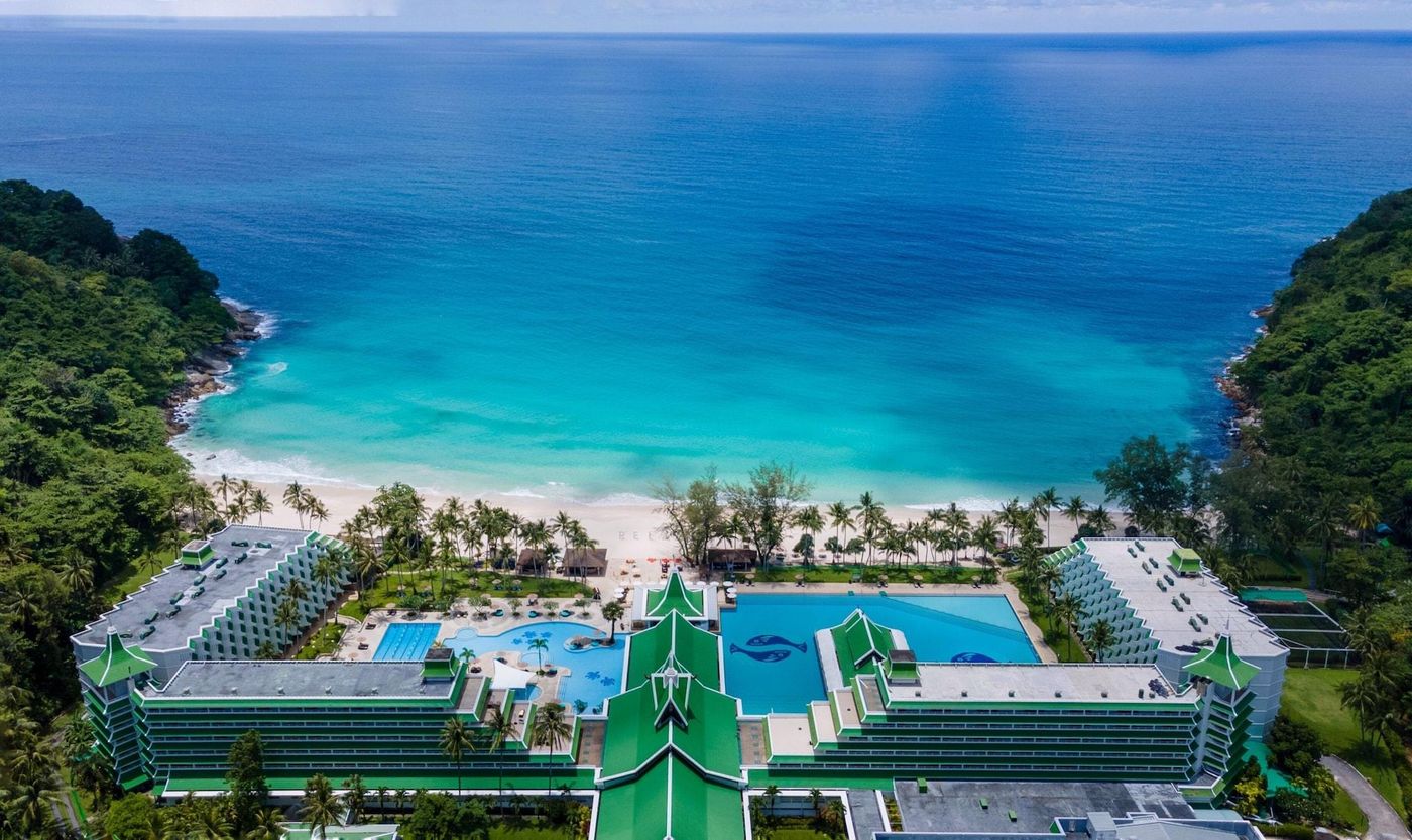 Le-Meridien-Phuket-Beach-Resort-Beach-5