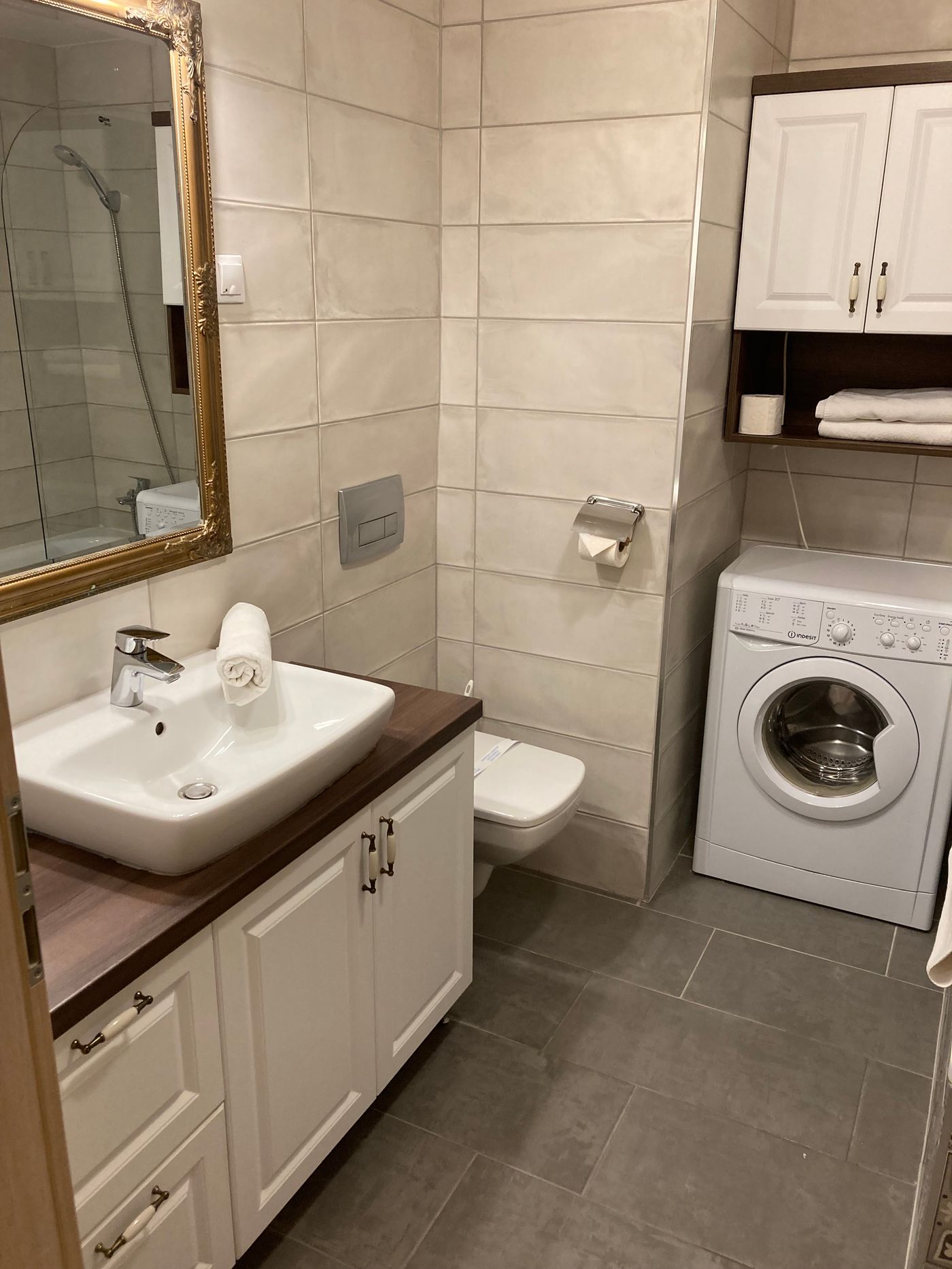 Vagabond-Broadway-Room-50