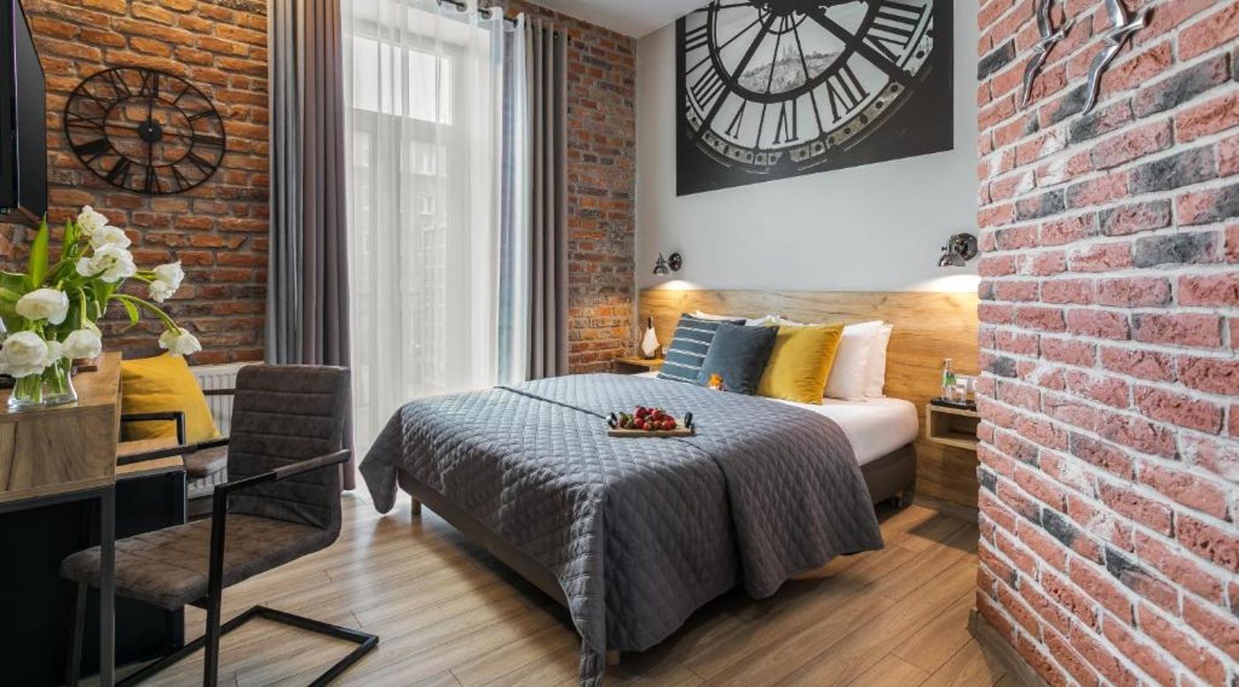 Art---Garden-Residence-Room-35