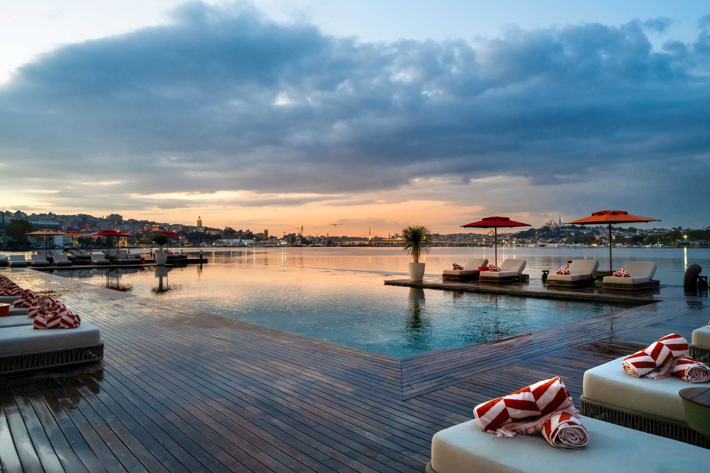 Rixos-Tersane-Istanbul-Pool-59