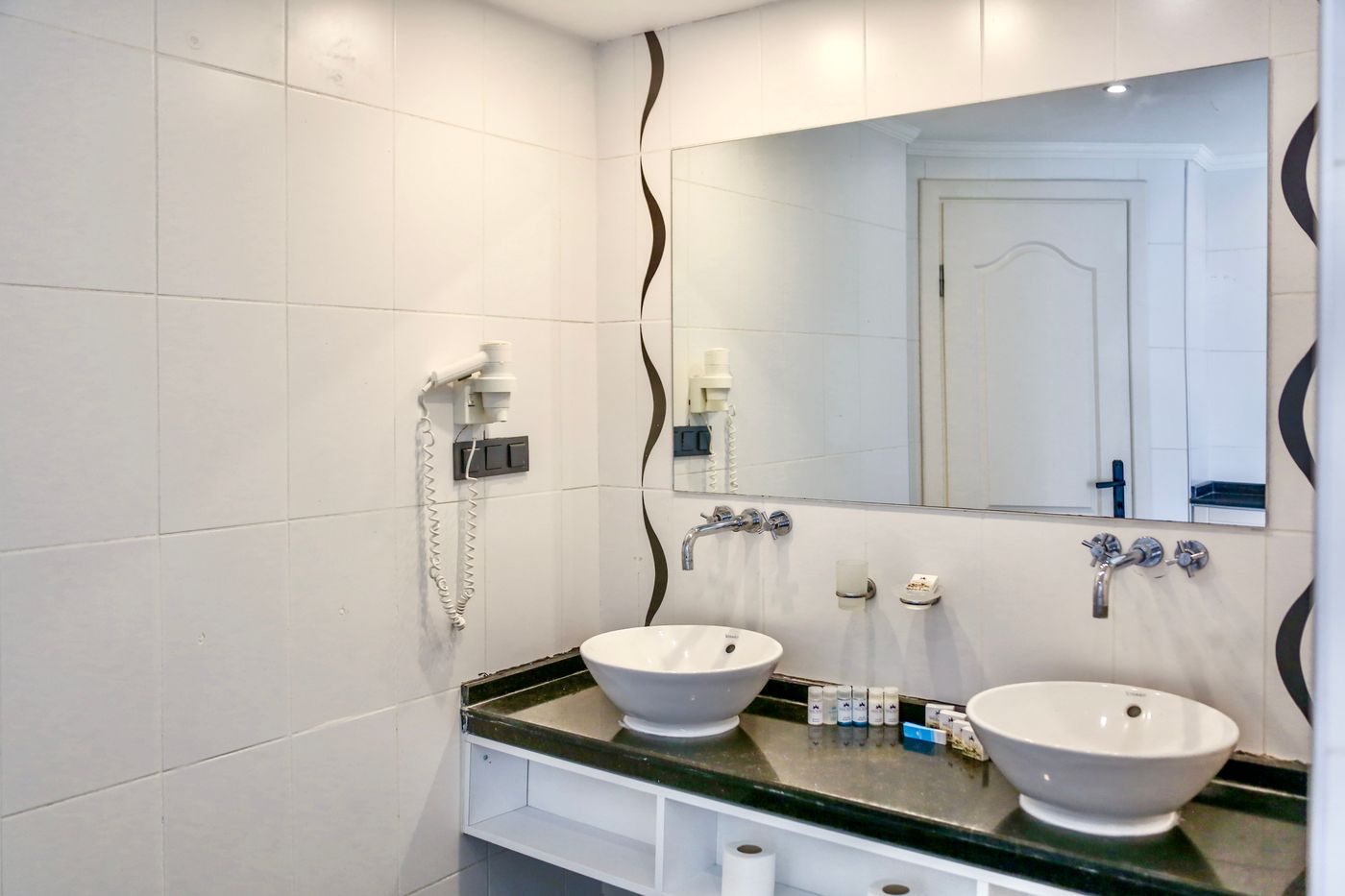 Sertil Deluxe Tropical Suites