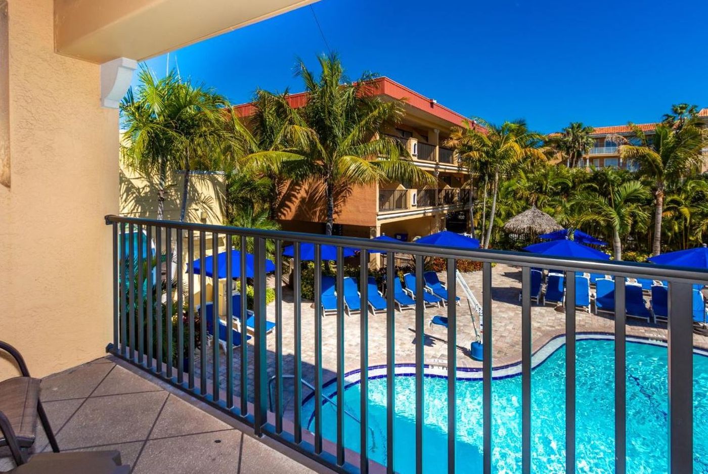 Coconut Cove All-Suites Hotel