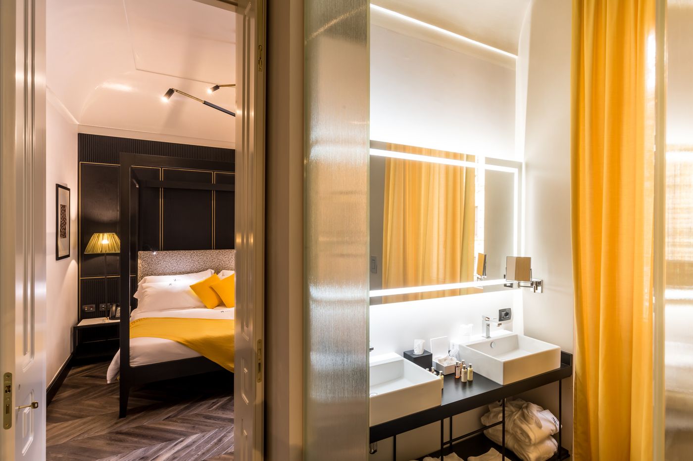 The-H-All-Tailor-Suite-Roma-Room-25