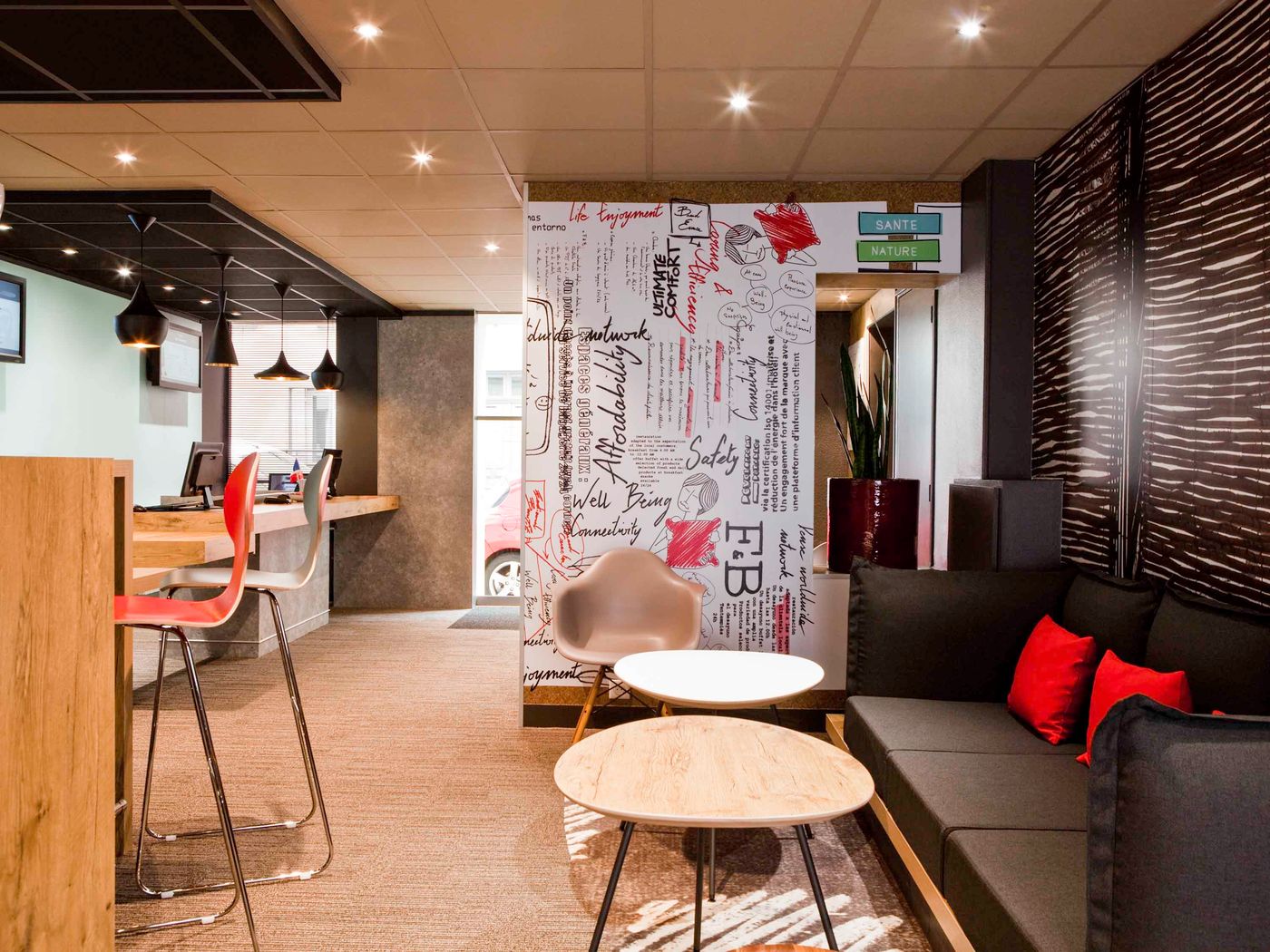 Ibis-Paris-Maine-Montparnasse-14th-Hotel-Lobby-6