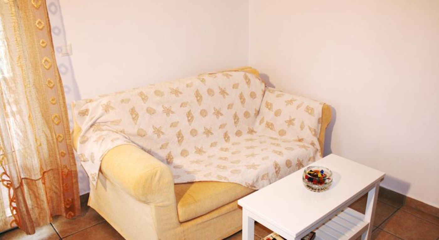 Lagoon View Apartments - Adults Only