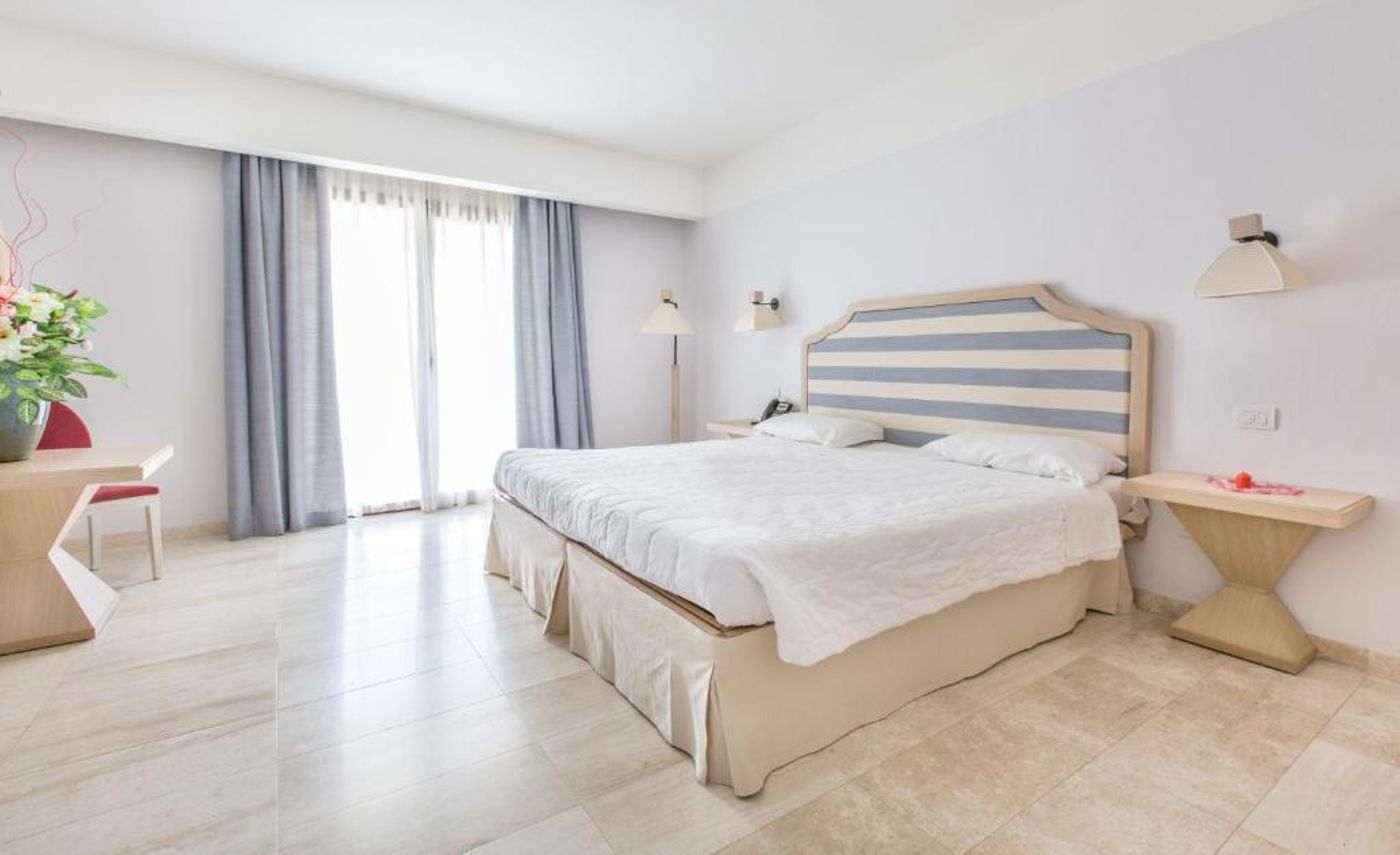 Grande-Baia-Resort-Hotel-Room-23