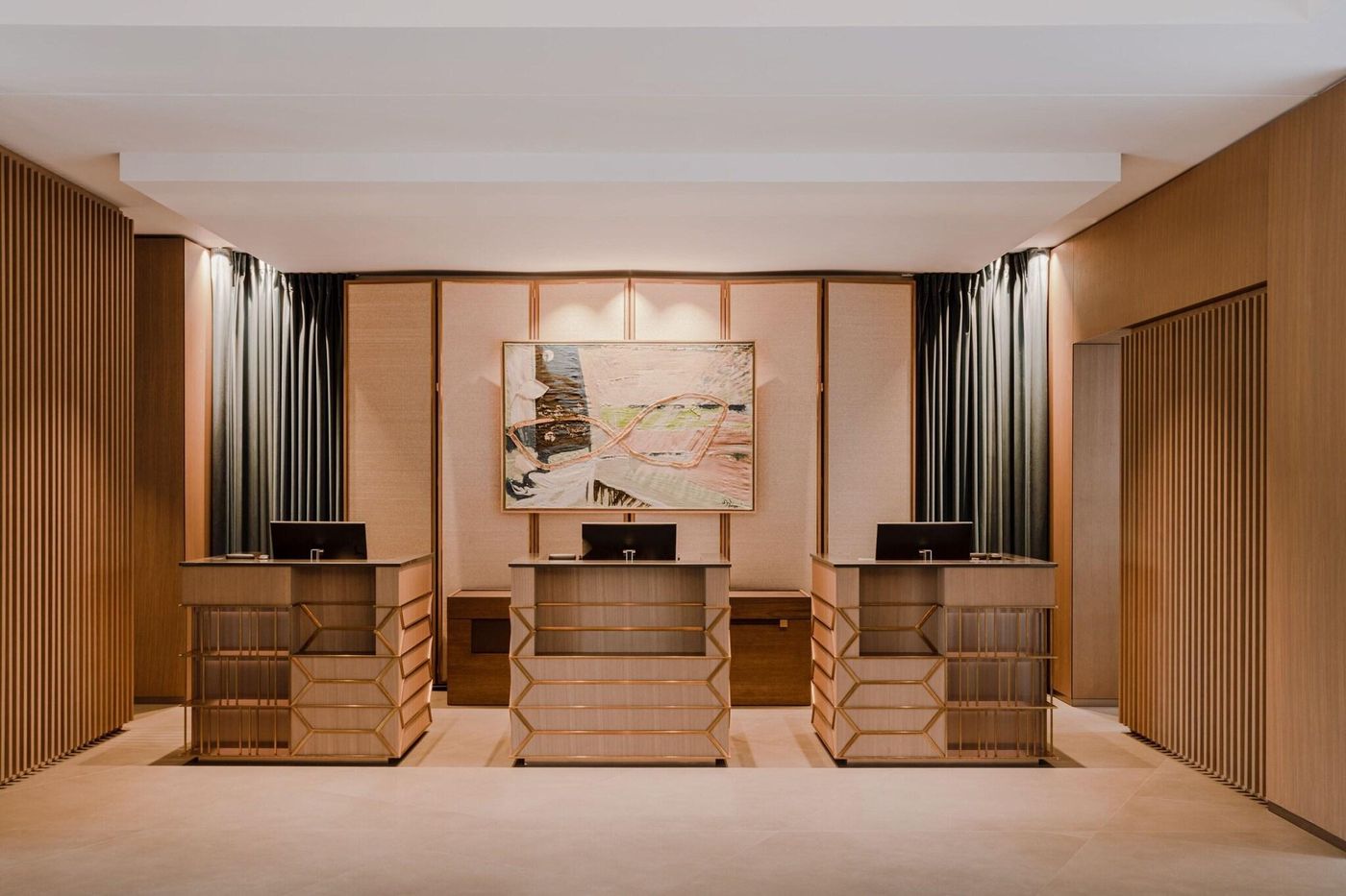 Sheraton-Grand-Krakow-Lobby-16