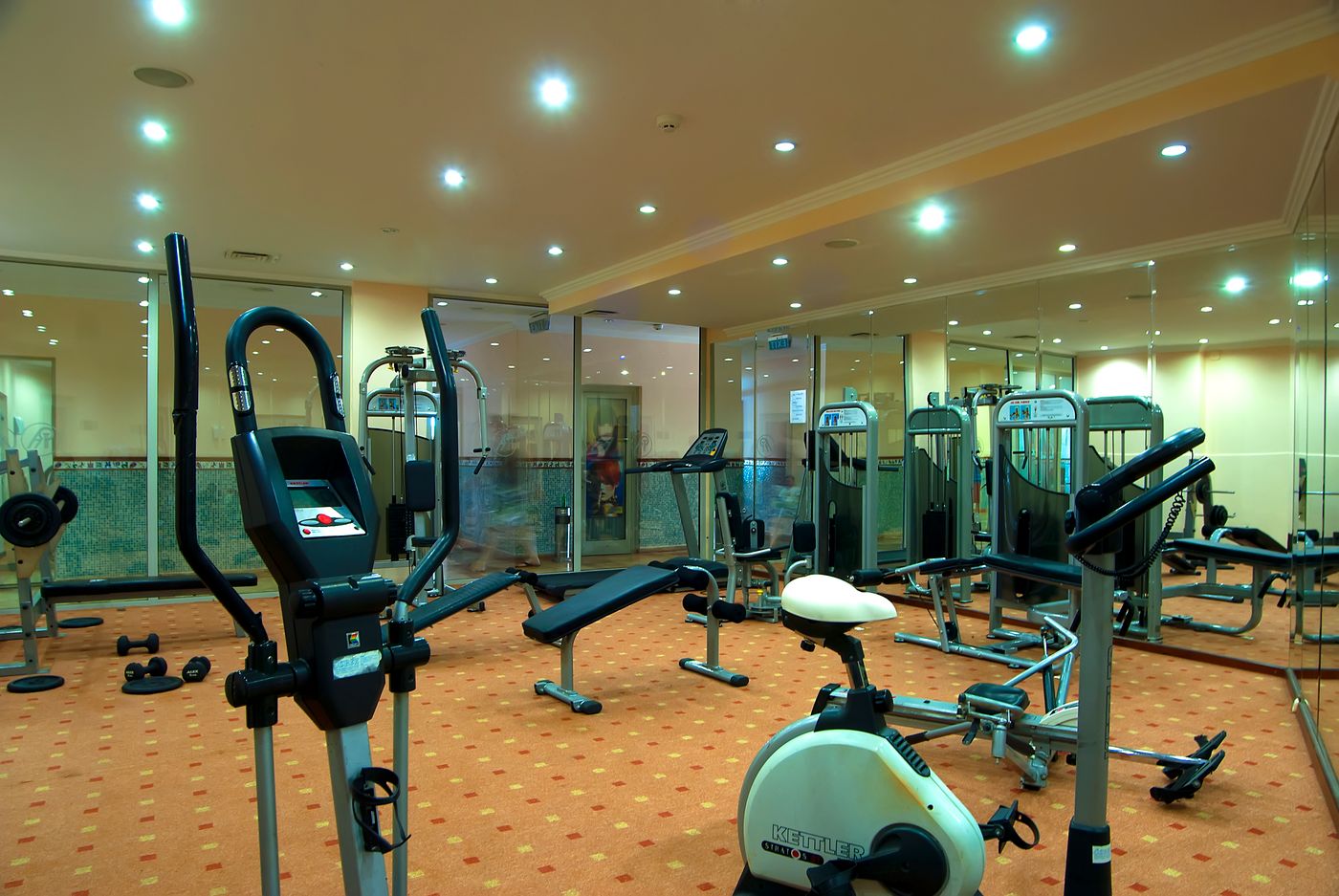 Royal-Atlantis-Beach-Sports-and-Entertainment-34