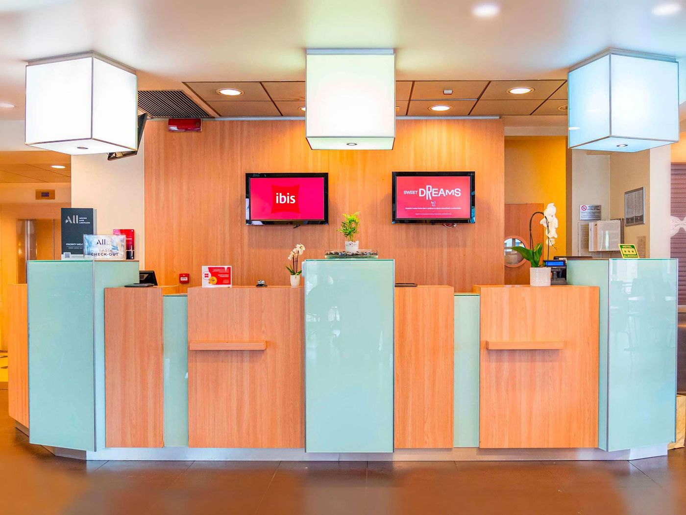 ibis Como-Italy-GRANDATE - COMO-General view-6