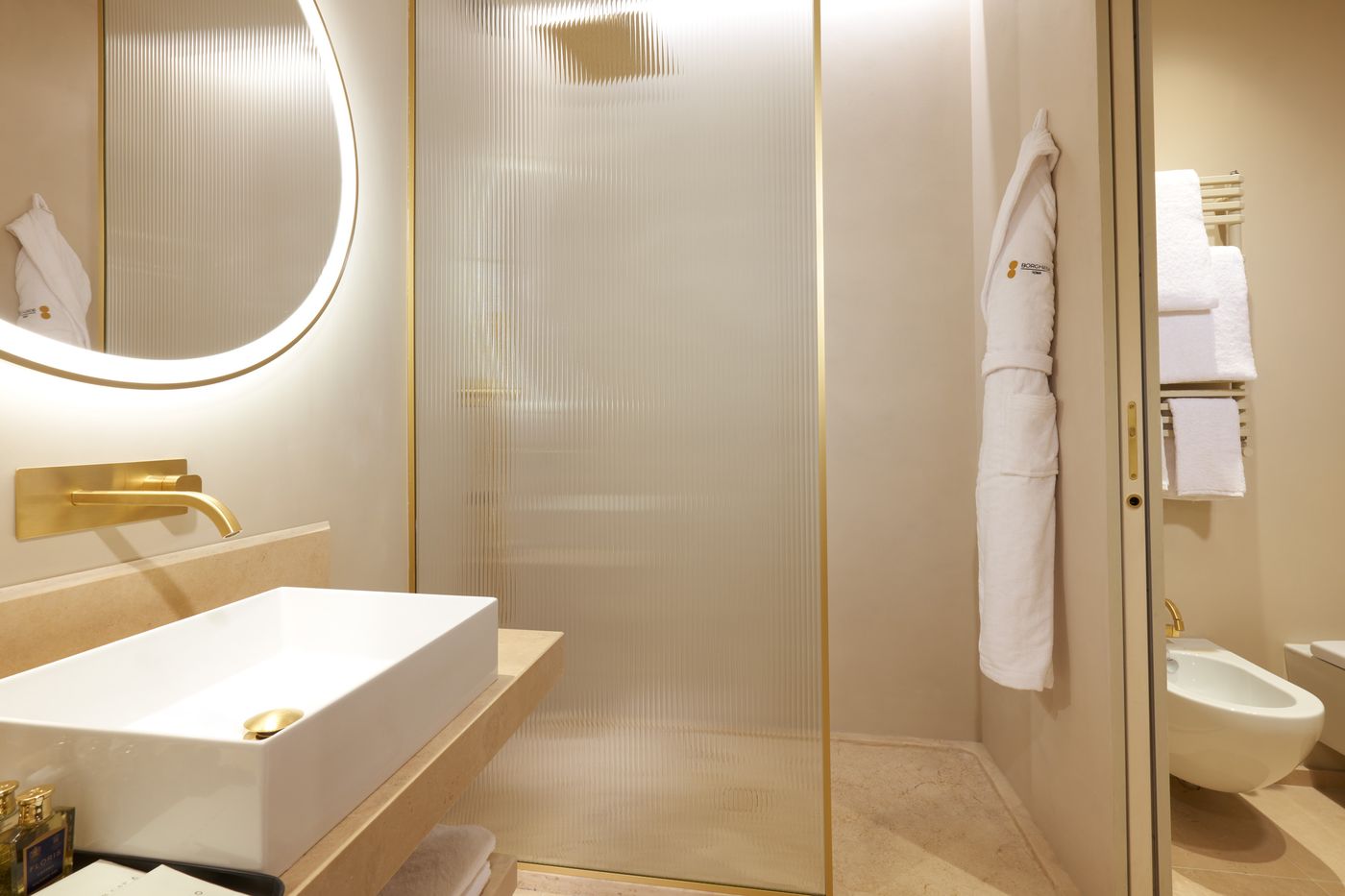 Borghese-Contemporary-Hotel-Room-22