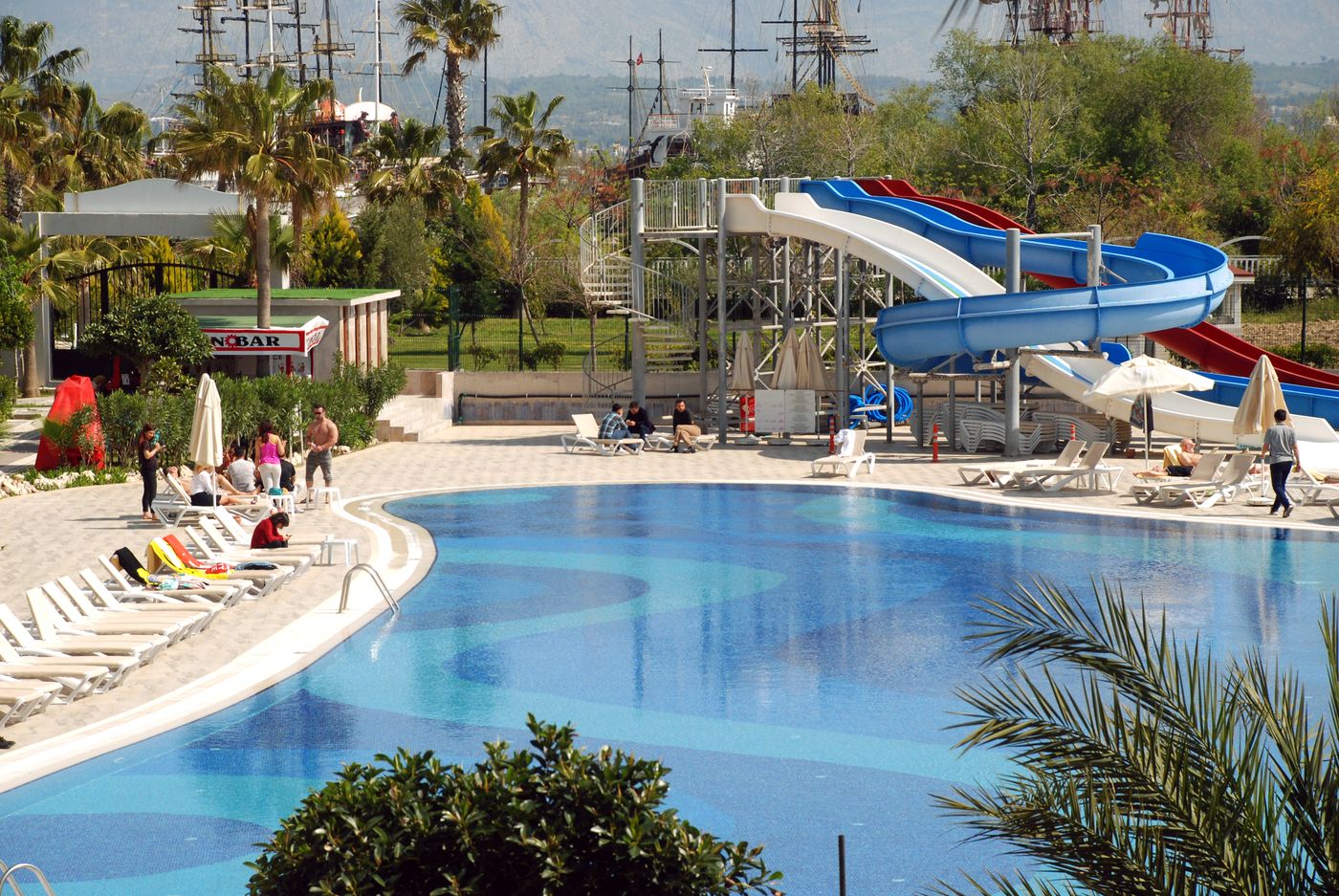 Lake---River-Side-Hotel---Spa-Pool-5