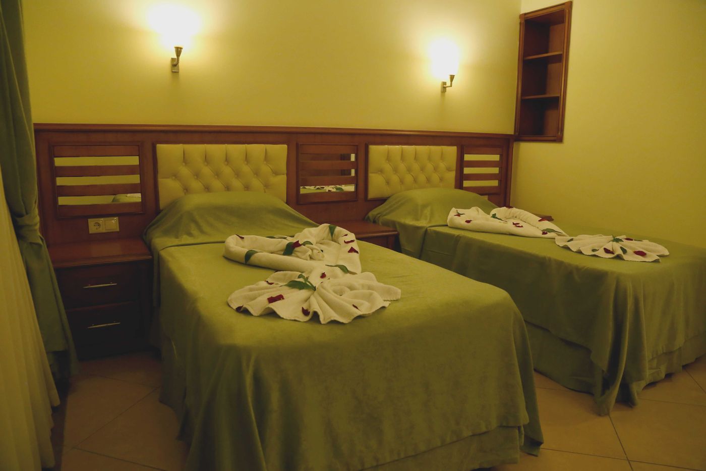 Club-Karakas-Room-85