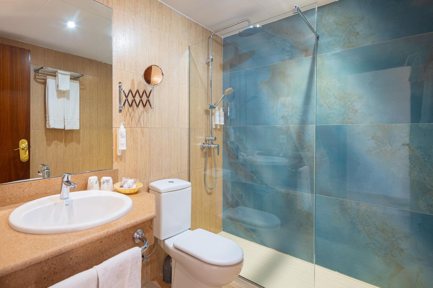 H-TOP-Amaika-Room-27