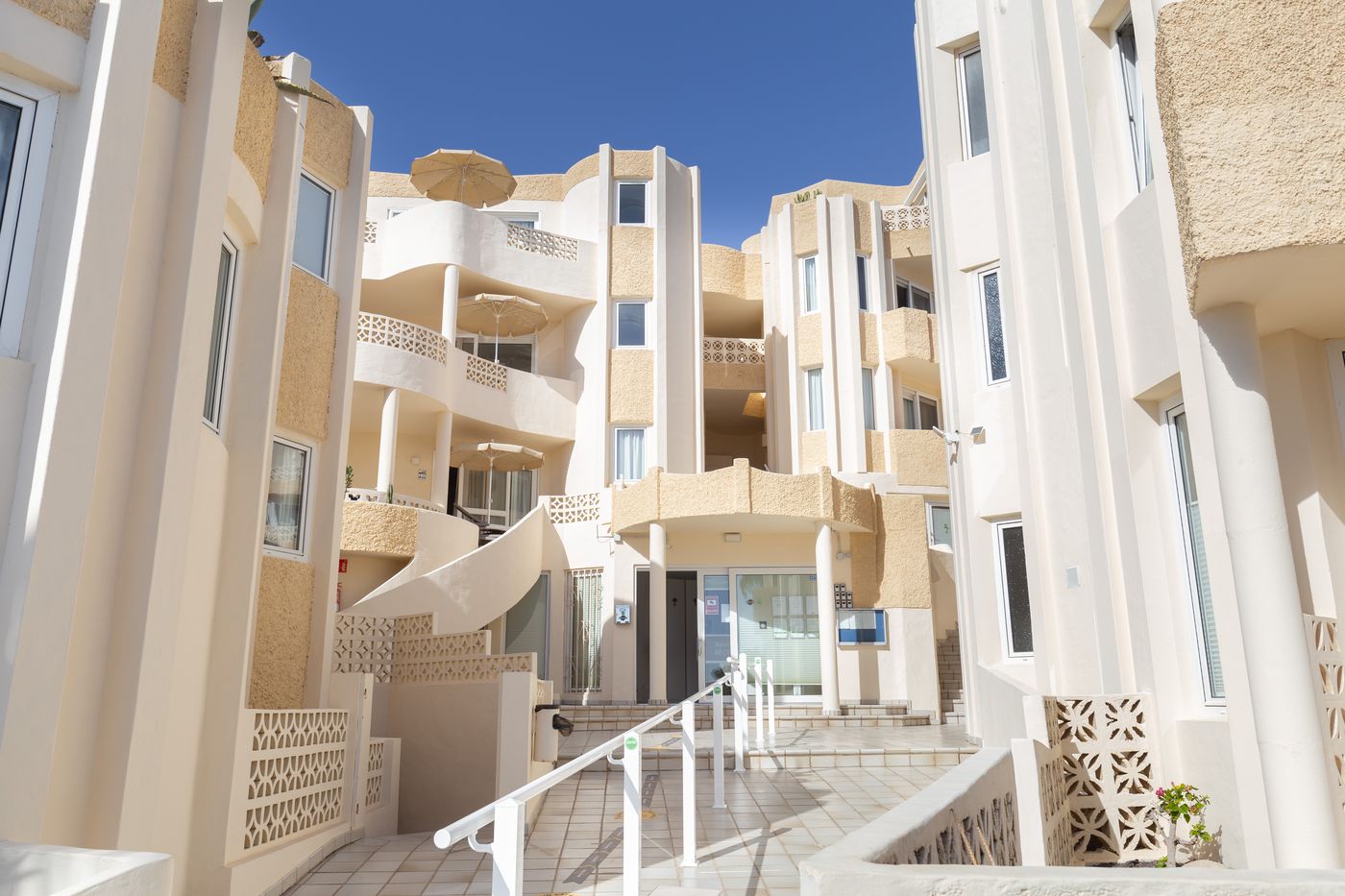 R2 Maryvent Apartments